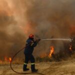 Πυρκαγιά σε δασική έκταση στη Σπηλιά Τεμπών Λάρισας