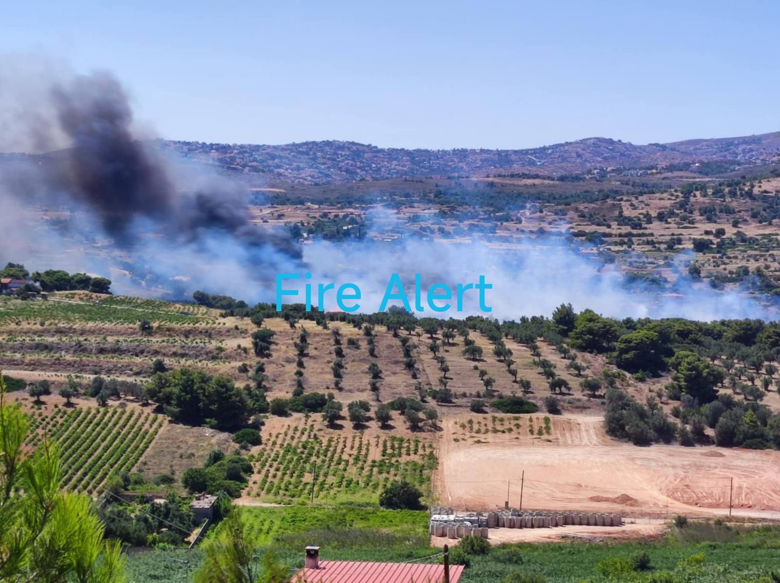 Πυρκαγιά σε χαμηλή βλάστηση στη Λεωφόρο Μαραθώνος και Αρίωνος στη Ραφήνα