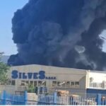 Πυρκαγιά σε επιχείρηση στην Αυλίδα Ευβοίας