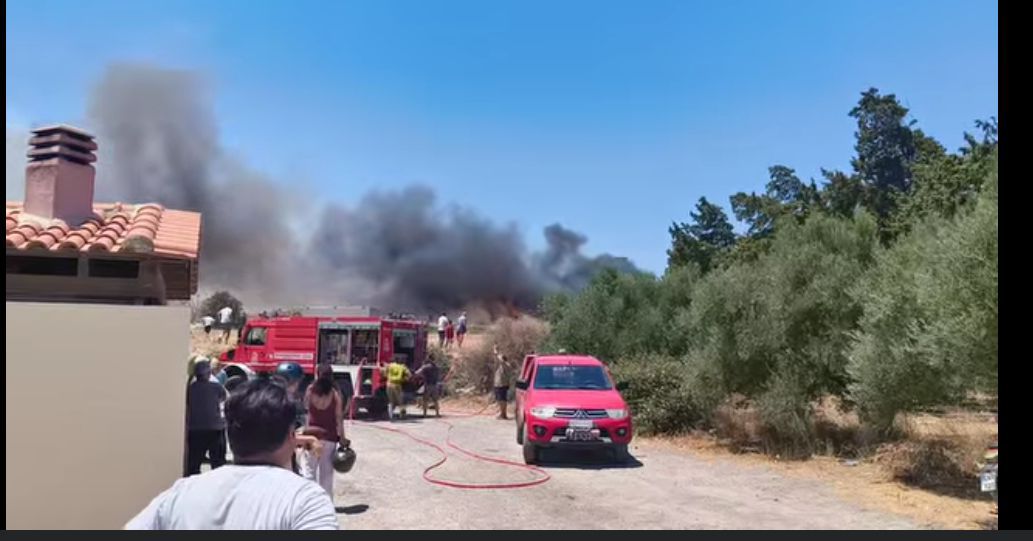 Πυρκαγιά σε χαμηλή βλάστηση στην περιοχή Μιχαήλ Αρχαγγέλου Ιεράπετρας Κρήτης