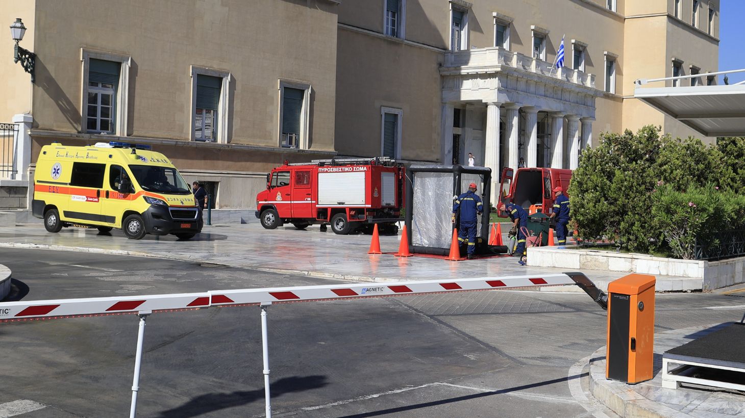 Επιχείρηση της ΕΜΑΚ στη Βουλή για ύποπτο φάκελο