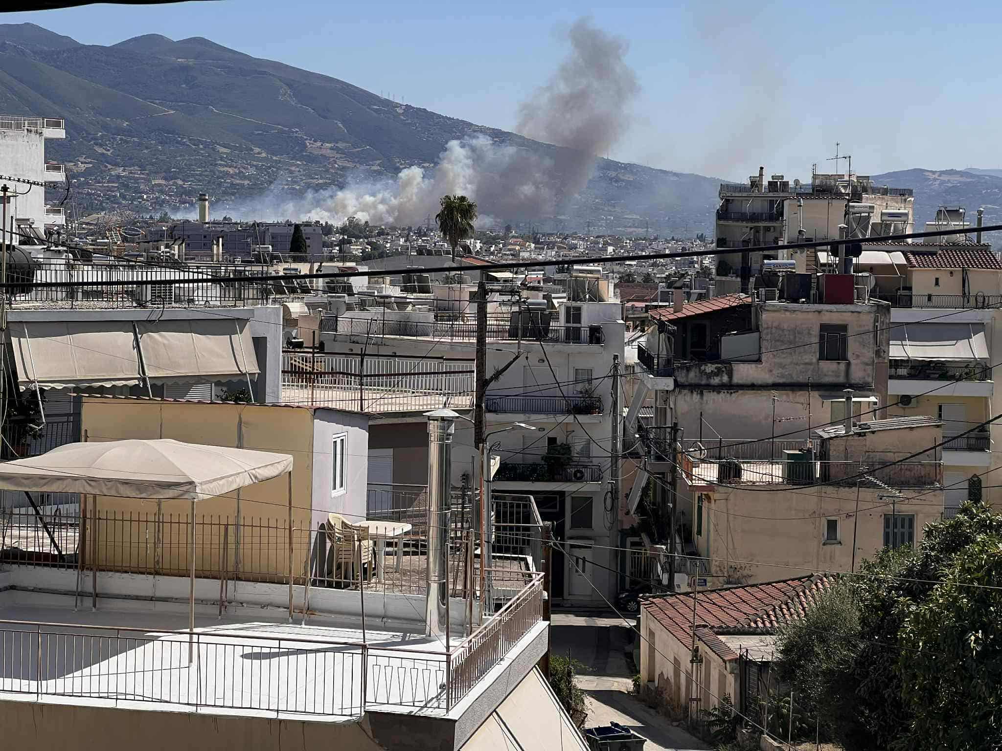 Πυρκαγιά σε χαμηλή βλάστηση στην περιοχή Σαραβάλι στην Πάτρα