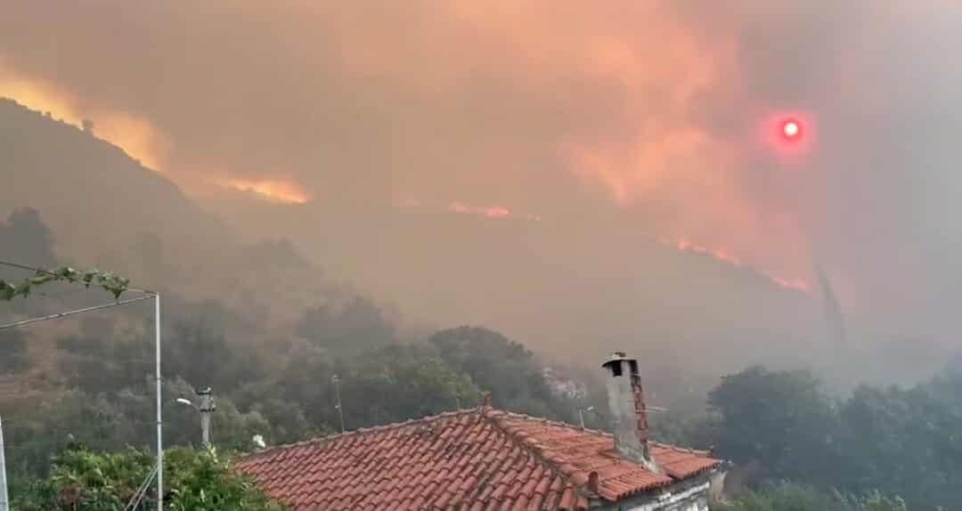 Μεγάλη πυρκαγιά σε χωριά της ελληνικής μειονότητας στην Αλβανία