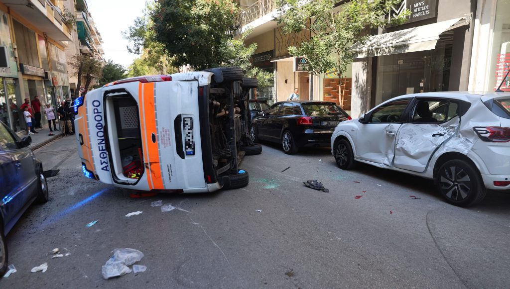 Θανατηφόρο τροχαίο με ασθενοφόρο στο Γουδί – Κατέληξε ο ασθενής