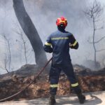 Πυρκαγιά σε δασική έκταση στη θέση Βελατούρι στον Κουβαρά Αττικής