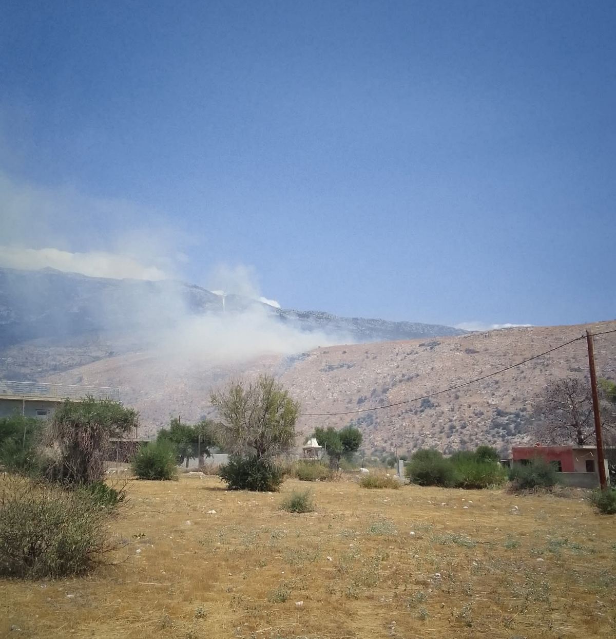 Πυρκαγιά σε χορτολιβαδική έκταση στον Πρόδρομο Βοιωτίας