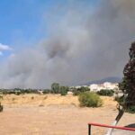 Ενισχύθηκαν οι δυνάμεις στην πυρκαγιά της Κερατέας Αττικής