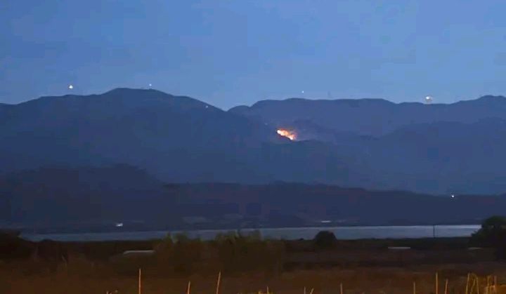 Πυρκαγιά σε δασική έκταση κοντά στη λίμνη Βουλκαρία Βόνιτσας