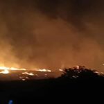 Πυρκαγιά σε χαμηλή βλάστηση στη Νέα Πέραμο Αττικής