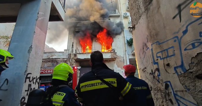 Πυρκαγιά σε εγκαταλελειμμένο κτίριο στο Μεταξουργείο
