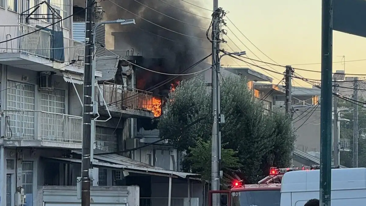 Πυρκαγιά σε χώρο εμπορίου επί της οδού Χρυσοστόμου στην περιοχή του Αγίου Αντωνίου στο Περιστέρι