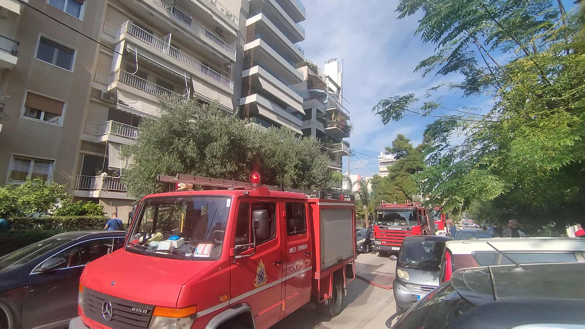 Πυρκαγιά σε διαμέρισμα πολυκατοικίας επί της οδού Ιωνίας στη Νέα Σμύρνη Πυρκαγιά σε διαμέρισμα πολυκατοικίας επί της οδού Ιωνίας στη Νέα Σμύρνη