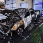 Πυρκαγιά σε σταθμευμένα οχήματα σε χώρο έκθεσης στη Νέα Φιλαδέλφεια