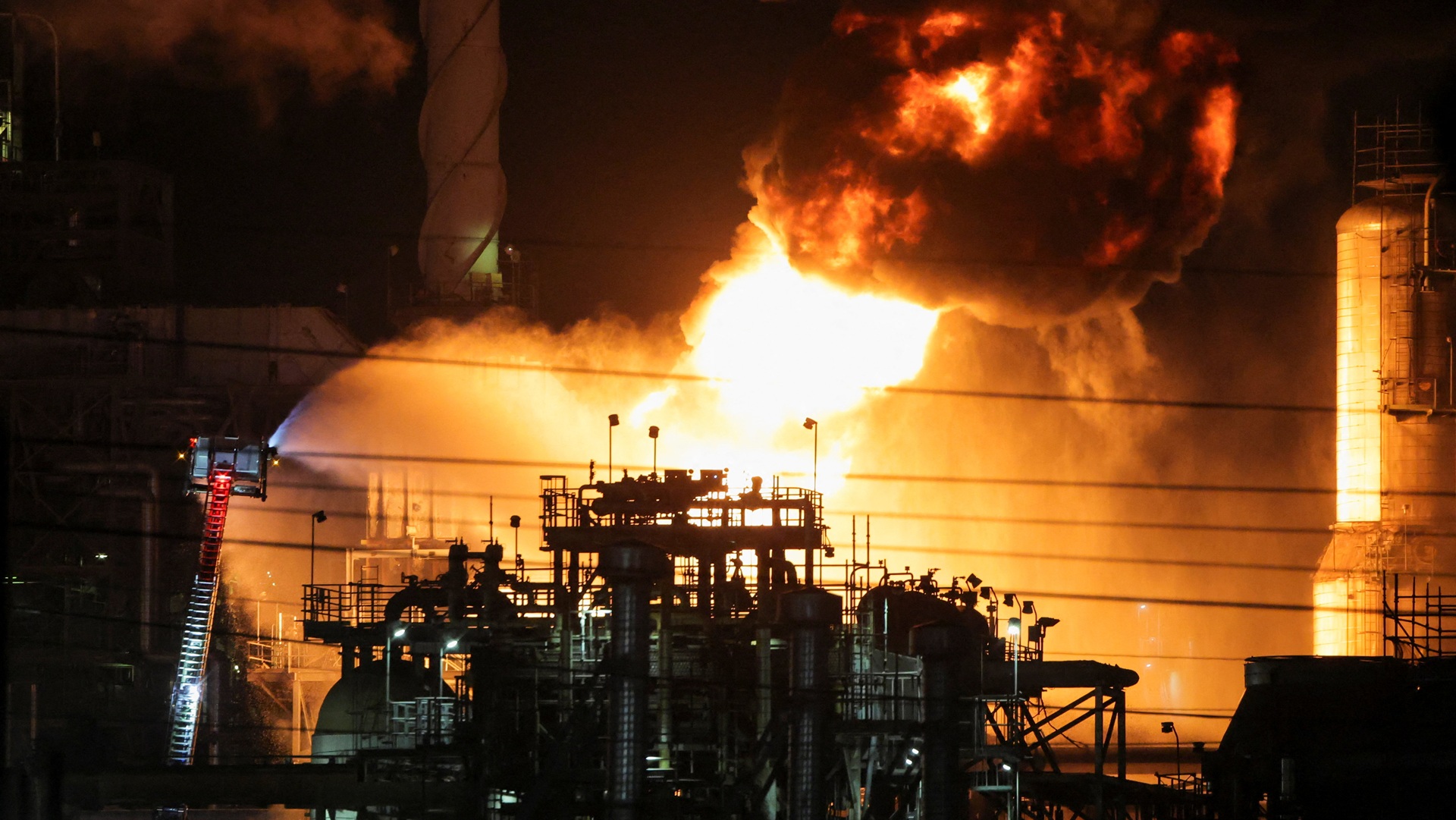 Μεγάλη πυρκαγιά σε διυλιστήριο της Chevron στην Καλιφόρνια