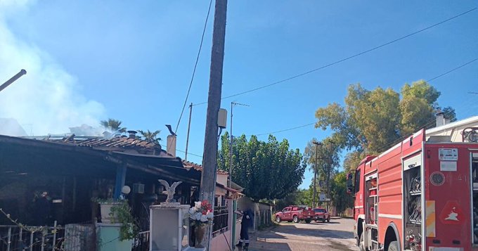 Πυρκαγιά σε οικίες στο Νεοχώρι Μεσολογγίου – Κάηκαν ολοσχερώς δύο σπίτια