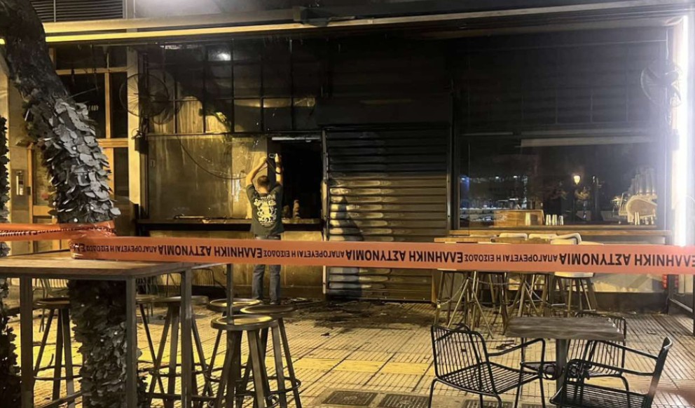 Πυρκαγιά σε χώρο συνάθροισης κοινού στην Καλλιθέα Αττικής Πυρκαγιά σε χώρο συνάθροισης κοινού στην Καλλιθέα Αττικής