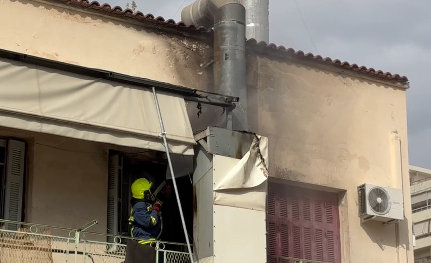Πυρκαγιά σε καμινάδα καταστήματος εστίασης στα Άνω Πατήσια
