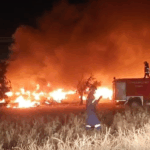 Πυρκαγιά σε υπαίθριο χώρο πίσω από το νεκροταφείο στον Ασπρόπυργο