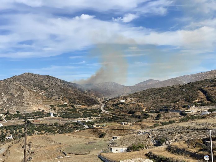 Πυρκαγιά σε χαμηλή βλάστηση στις Μέλανες Νάξου
