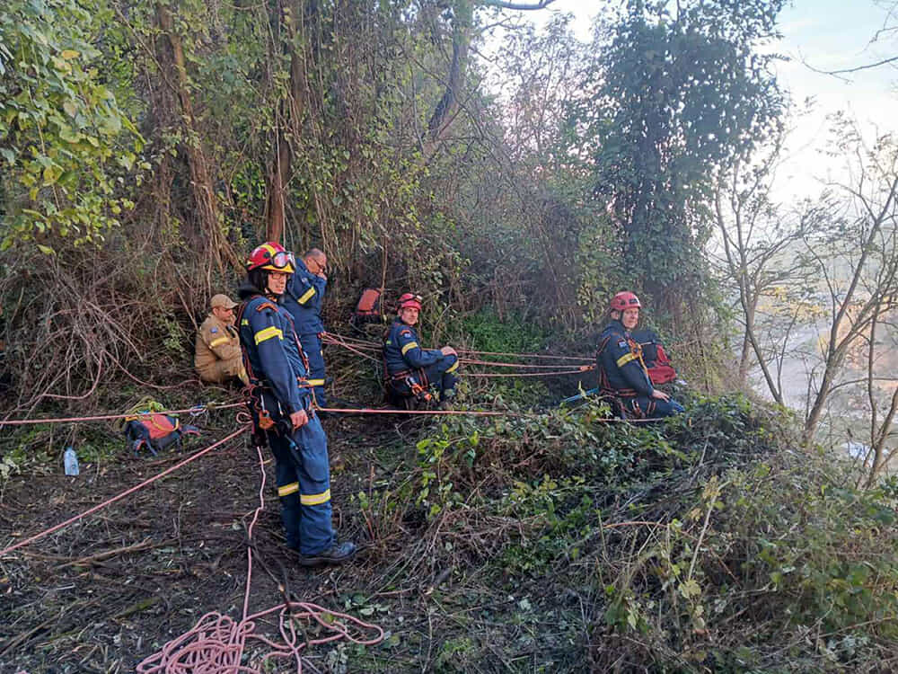 Διάσωση κυνηγόσκυλου από γκρεμό 50 μέτρων στον Νέο Ζυγό – Επιχείρηση Π.Υ. Καβάλας & 4ης ΕΜΑΚ Διάσωση κυνηγόσκυλου από γκρεμό 50 μέτρων στον Νέο Ζυγό – Επιχείρηση Π.Υ. Καβάλας & 4ης ΕΜΑΚ