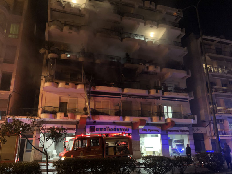 Πυρκαγιά σε διαμέρισμα επί της οδού Νιόβης στην πλατεία Βάθη στην Αθήνα
