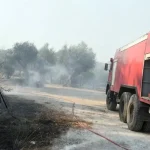 Υπό μερικό έλεγχο τέθηκε πυρκαγιά σε χαμηλή βλάστηση στο Αρκαλοχώρι Ηρακλείου