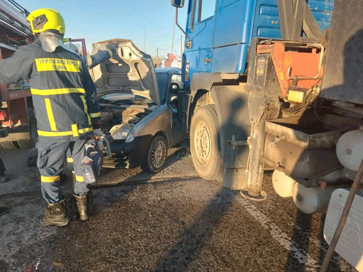 Απεγκλωβισμός δύο ατόμων μετά από τροχαίο κοντά στη Μεσσήνη Καλαμάτας. Απεγκλωβισμός δύο ατόμων μετά από τροχαίο κοντά στη Μεσσήνη Καλαμάτας.