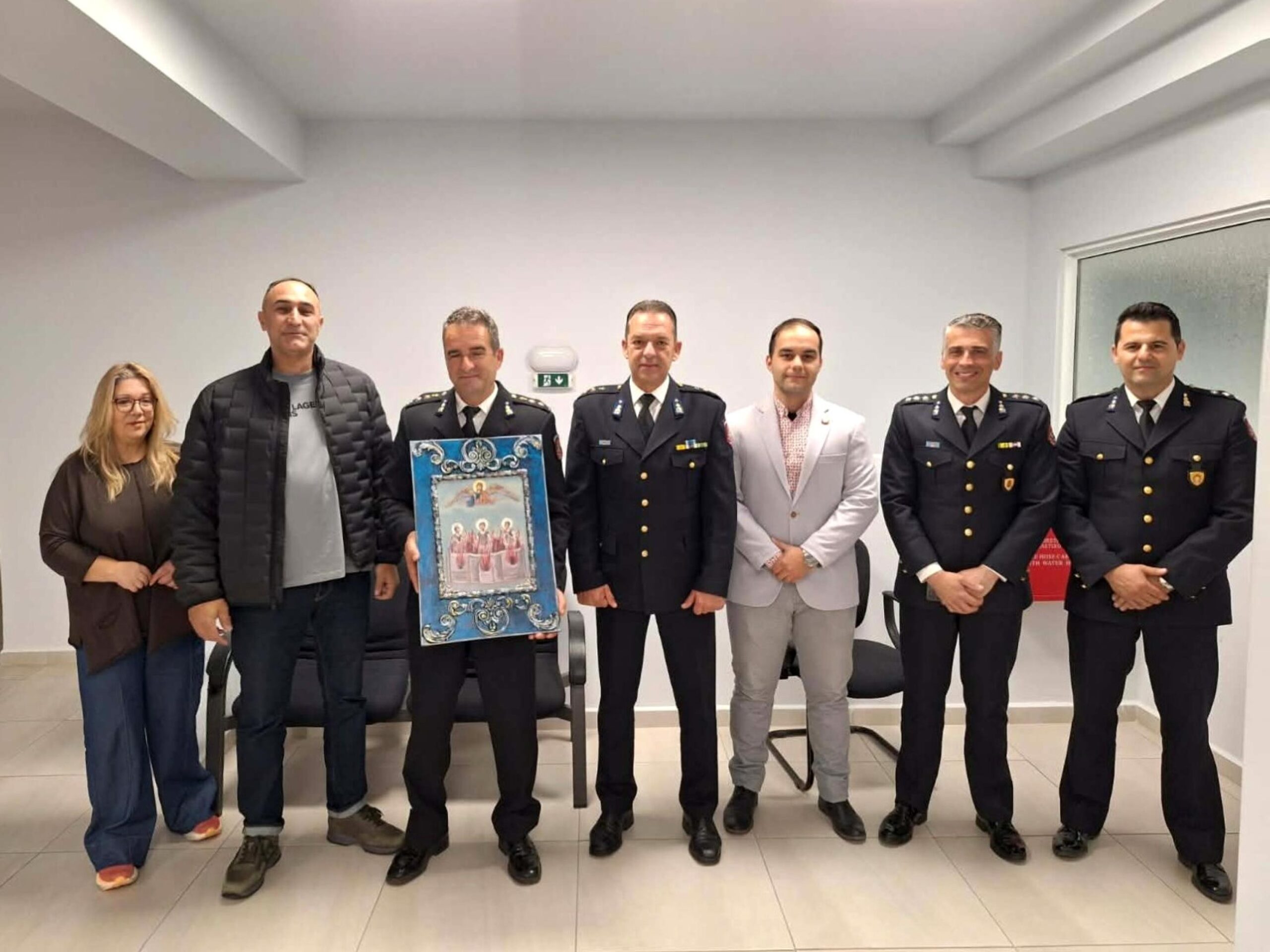 Συμβολική κίνηση αναγνώρισης προς την Πυροσβεστική Υπηρεσία Κορίνθου