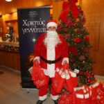 Χριστουγεννιάτικες στιγμές χαράς για τα παιδιά των πυροσβεστών στο θέατρο «Ακροπόλ»