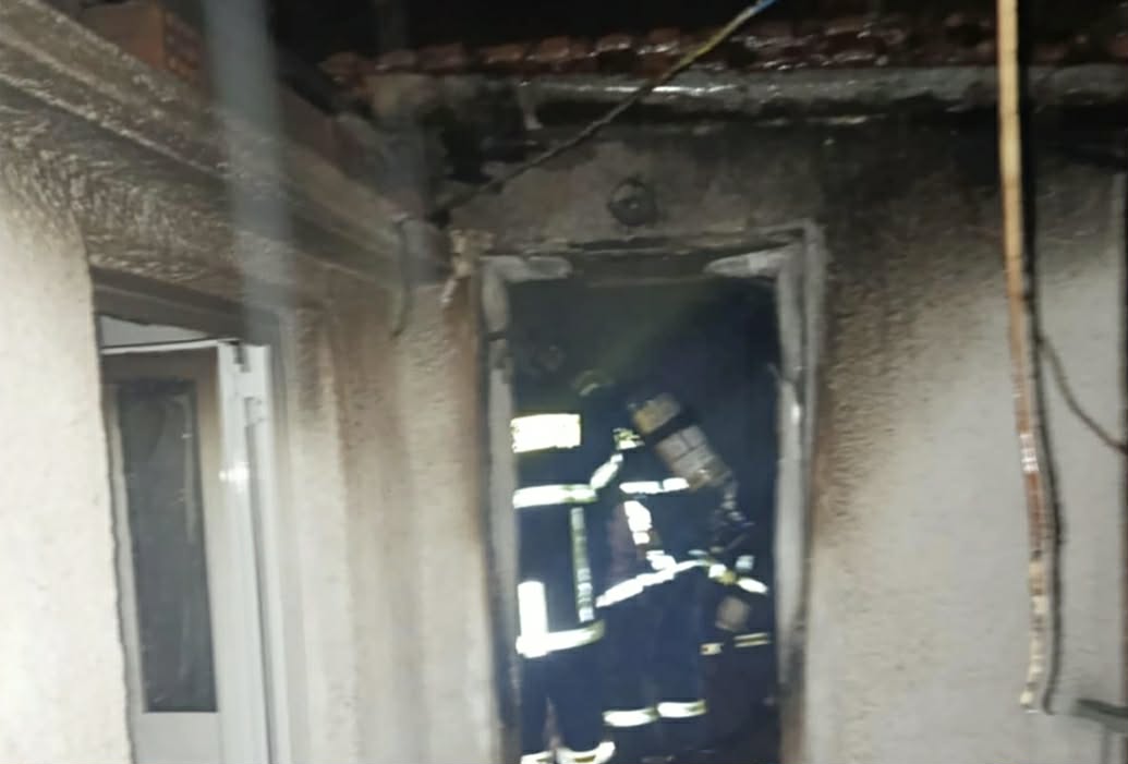 Ηλικιωμένος εντοπίστηκε χωρίς τις αισθήσεις του μετά από πυρκαγιά σε κατοικία στον Βαθύλακκο Καρδίτσας