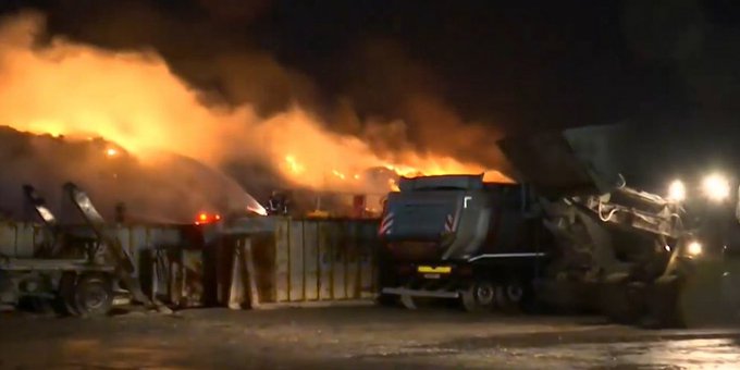 Πυρκαγιά σε αύλειο χώρο εταιρείας ανακυκλώσιμων υλικών στα Διαβατά Θεσσαλονίκης