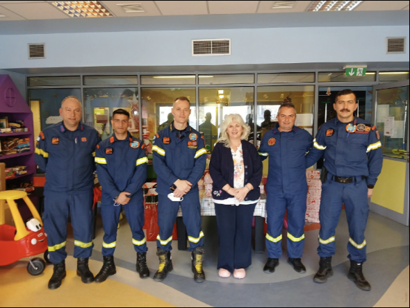 Οι Πυροσβεστικές Υπηρεσίες Αρκαδίας και 9η ΕΜΟΔΕ μοίρασαν δώρα στην Ογκολογική Κλινική «Ελπίδα»