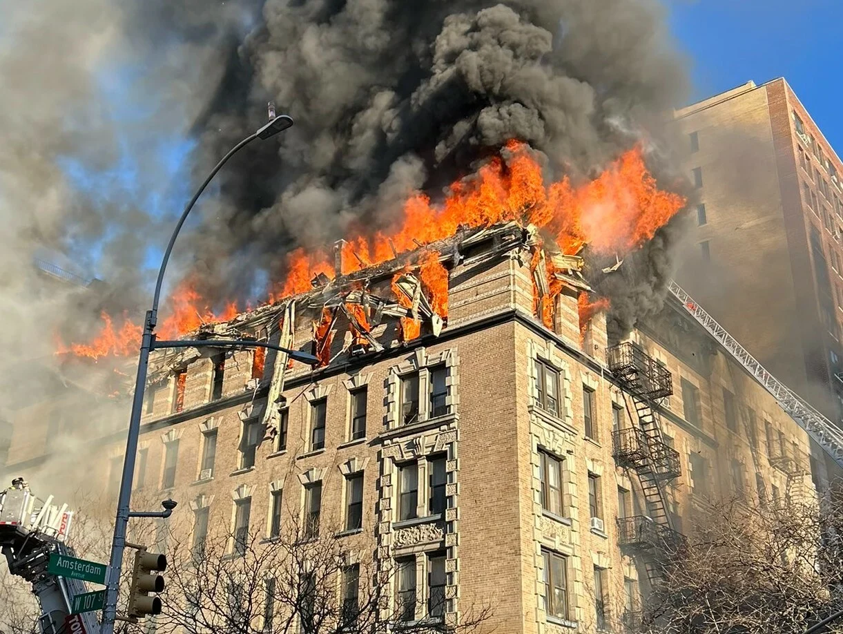 Πυρκαγιά σε πολυώροφο κτίριο του Μανχάταν - 140 πυροσβέστες στο σημείο