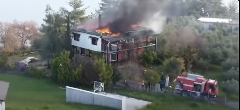 Πυρκαγιά σε μονοκατοικία Μεθώνη Πιερίας Πυρκαγιά σε μονοκατοικία Μεθώνη Πιερίας