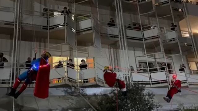 Όταν η Πυροσβεστική γίνεται Άγιος Βασίλης: Χαμόγελα ζωής στην Ογκολογική Κλινική του ΠΑΓΝΗ