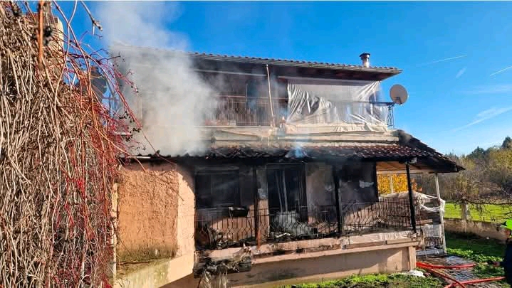 Πυρκαγιά σε μονοκατοικία στη Λευκόβρυση Κοζάνης Πυρκαγιά σε μονοκατοικία στη Λευκόβρυση Κοζάνης