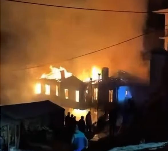 Πυρκαγιά σε διώροφη κατοικία στην περιοχή Αγία Τριάδα στο Μέτσοβο Ιωαννίνων