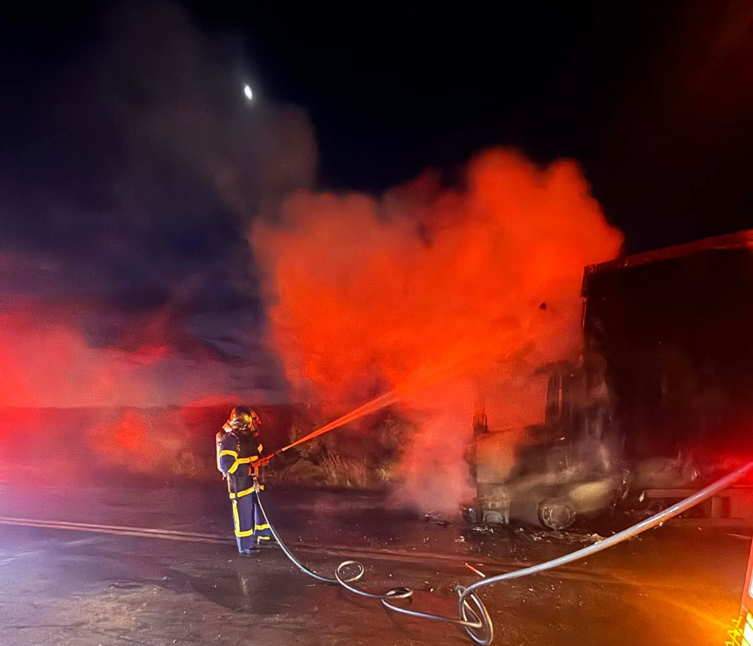 Πυρκαγιά σε Φ.Ι.Χ. όχημα στην Εθνική Οδό Σπάρτης – Μονεμβασιάς στο ύψος του κόμβου Κροκεών στη Λακωνία Πυρκαγιά σε Φ.Ι.Χ. όχημα στην Εθνική Οδό Σπάρτης – Μονεμβασιάς στο ύψος του κόμβου Κροκεών στη Λακωνία