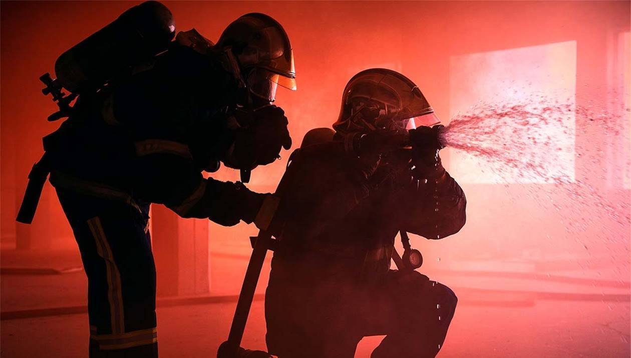 Πυρκαγιά σε διαμέρισμα επί της οδού Ταινάρου στο Περιστέρι – Χωρίς τις αισθήσεις της εντοπίστηκε ηλικιωμένη