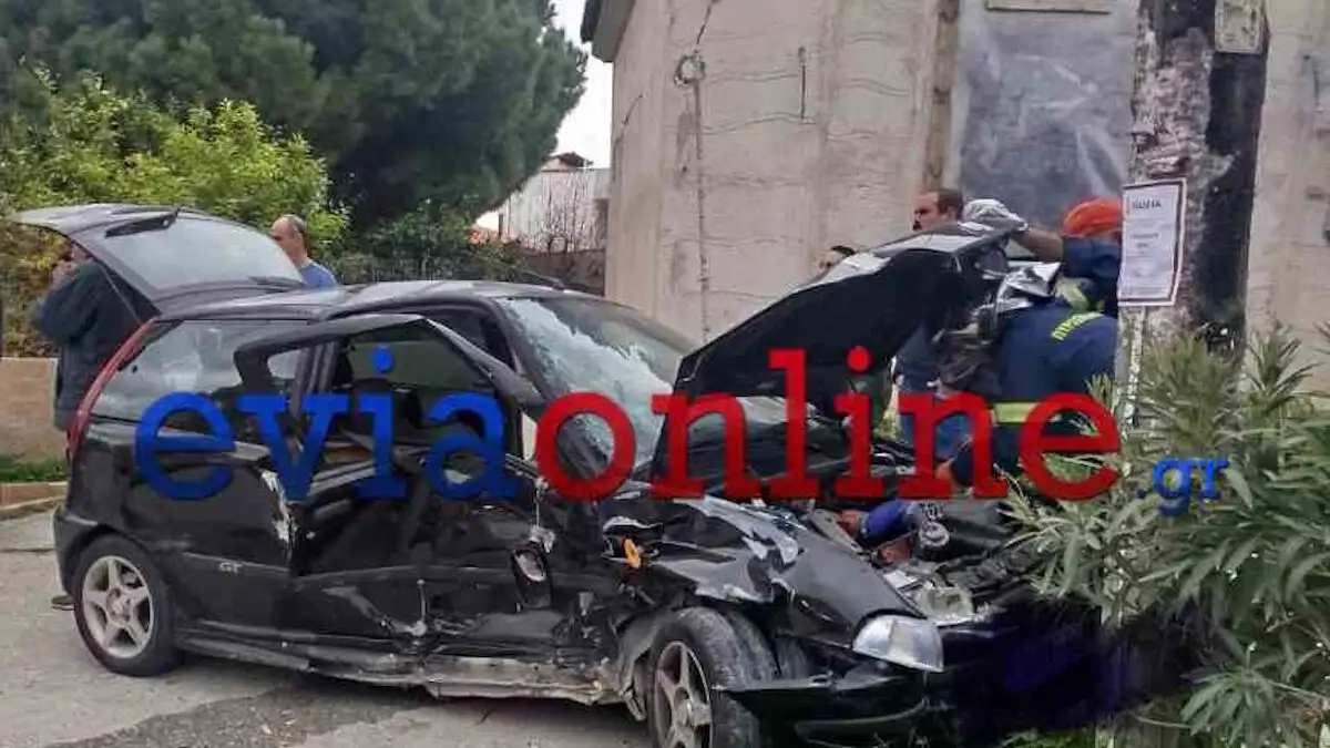 Εύβοια: Τροχαίο με σύγκρουση δύο αυτοκινήτων και εγκλωβισμό γυναίκας