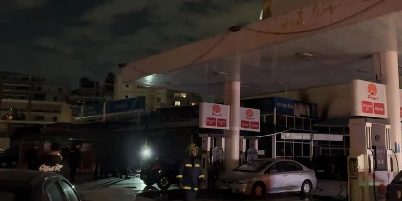 Πυρκαγιά σε εγκαταλελειμμένο πρατήριο καυσίμων επί της οδού Νιρβάνα στα Κάτω Πατήσια