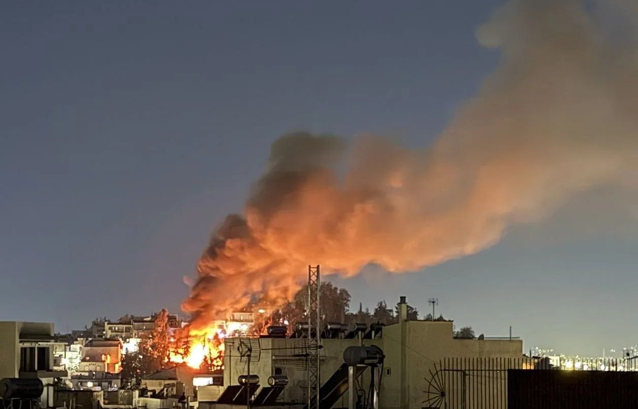 Πυρκαγιά σε υπαίθριο χώρο στον λόφο Κυνοσάργους στον Νέο Κόσμο