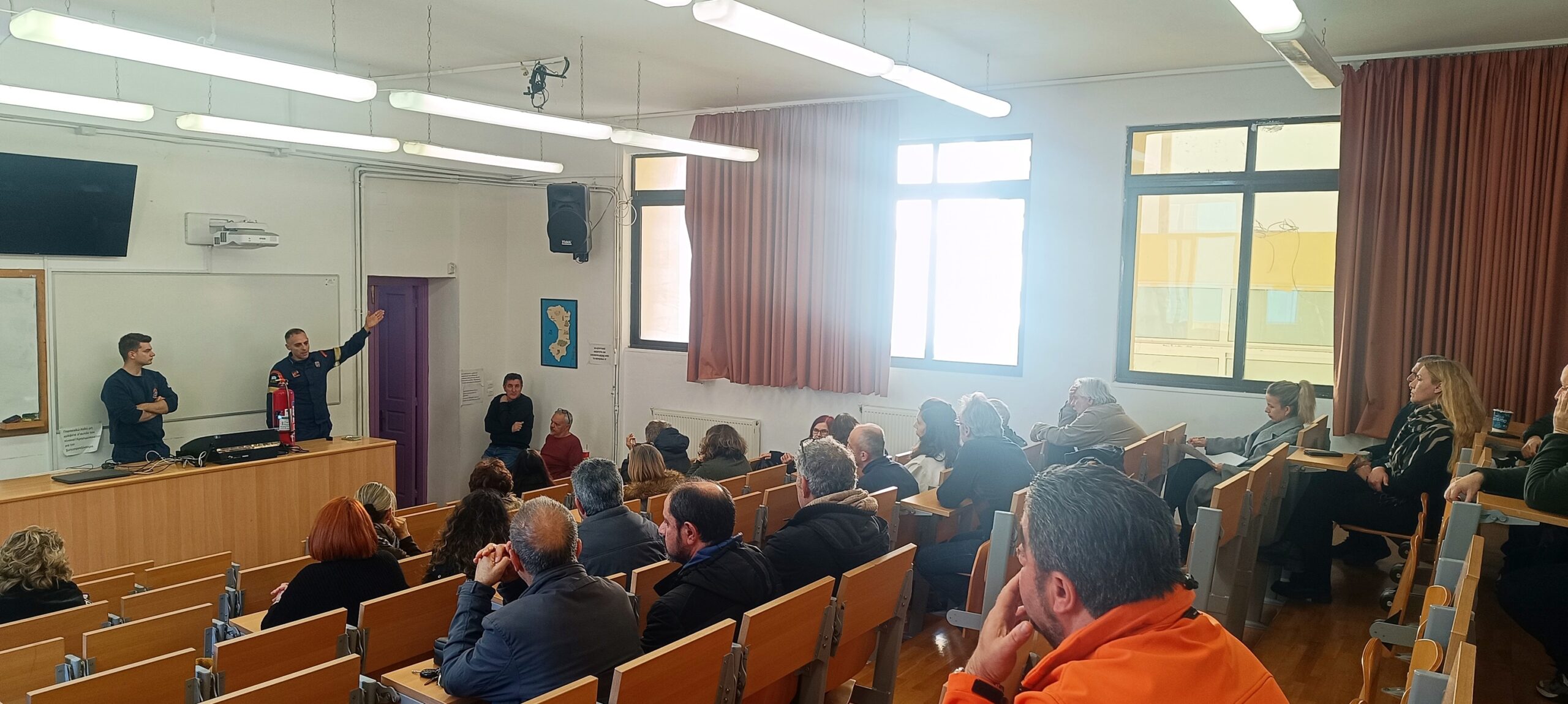 Η Πυροσβεστική Υπηρεσία Χίου εκπαιδεύει τους εκπαιδευτικούς στην πρόληψη και την πυρασφάλεια