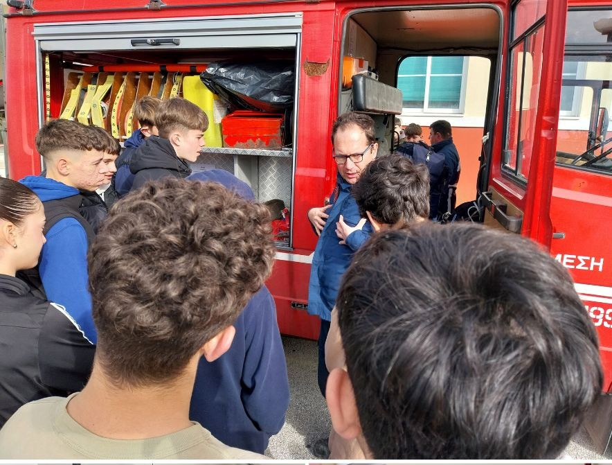 Η Πυροσβεστική Πρέβεζας κοντά στους μαθητές του 4ου Γυμνασίου με δράση ενημέρωσης και πρόληψης