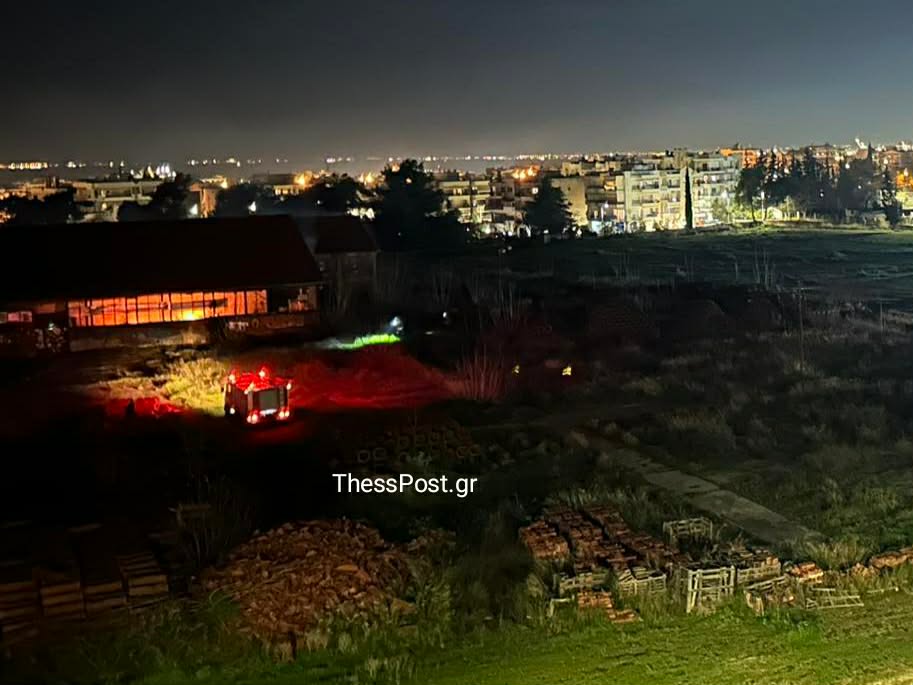 Πυρκαγιά σε εγκαταλελειμμένο κτήριο στην ανατολική πλευρά της Θεσσαλονίκης