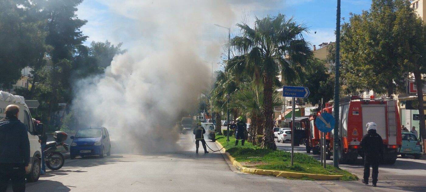 Πυρκαγιά σε Ι.Χ όχημα επί της Λεωφόρου Ιωνίας στον Άλιμο