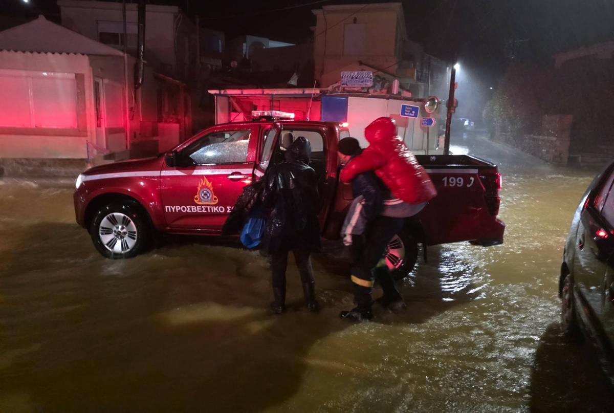 Χίος: Αντλήσεις υδάτων από την Πυροσβεστική λόγω έντονων βροχοπτώσεων