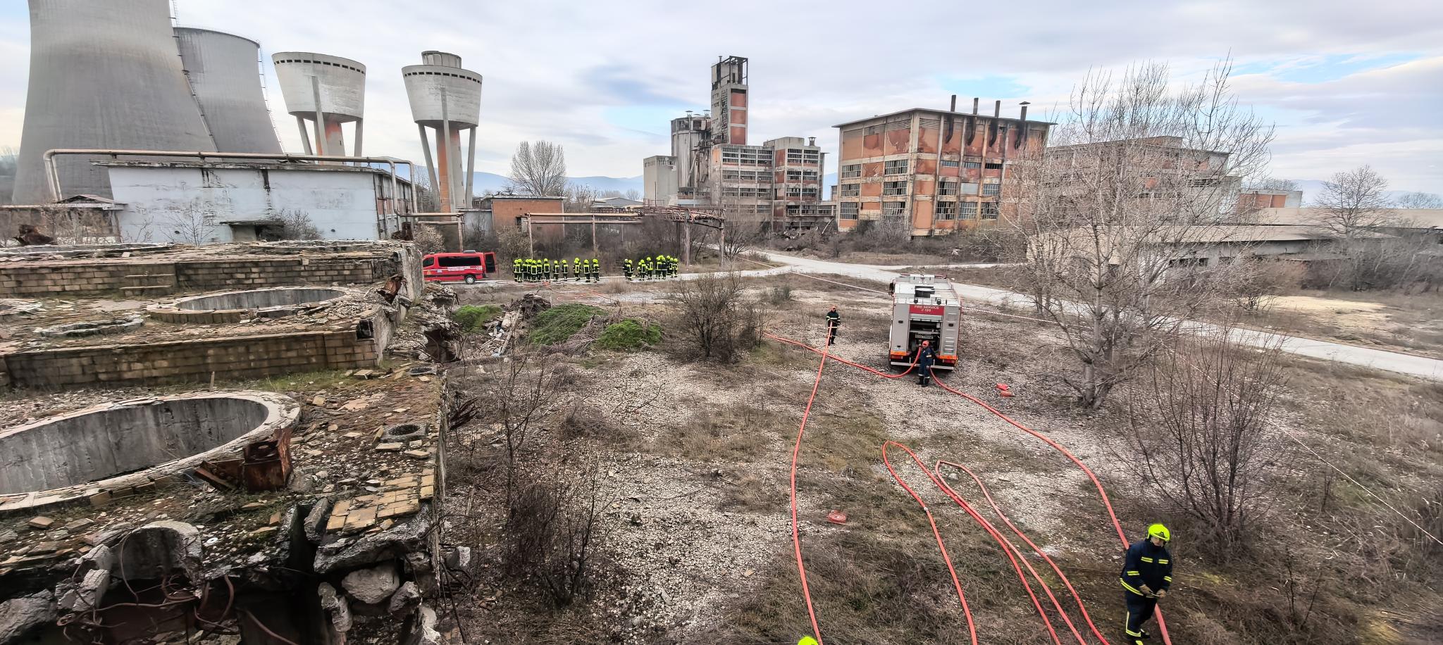 Σχολή Πυροσβεστών Πτολεμαίδας: Εκπαίδευση Δοκίμων Πυροσβεστών από πυροσβέστες της 2ης ΕΜΑΚ σε κτήρια της πρώην ΑΕΒΑΛ