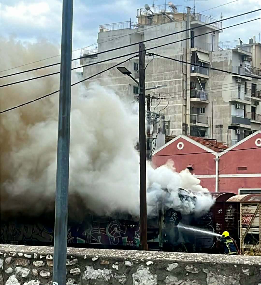 Πυρκαγιά σε εγκαταλελειμμένο βαγόνι στην Πάτρα