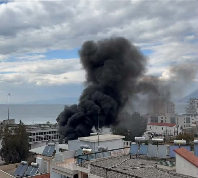 Πυρκαγιά σε εγκαταλελειμμένο βαγόνι στην Πάτρα